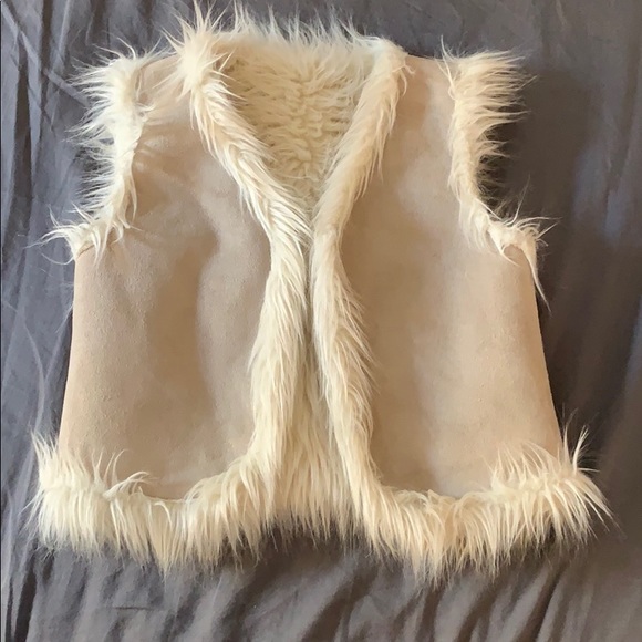 Cute reversible faux suede and sheepskin vest - Picture 3 of 3